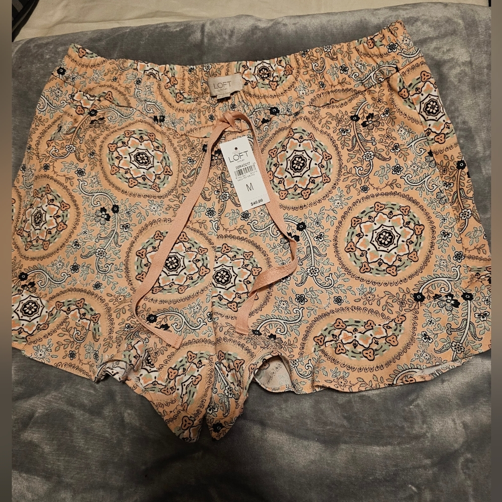 Nwt Loft shorts with back pockets